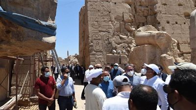 بالصور | رئيس الوزراء يتفقد أعمال مشروع ترميم طريق الكباش بالأقصر