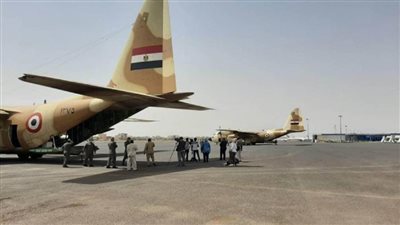بالصور | وزيرة الصحة: إرسال 38 طنًا من المساعدات الطبية إلى دولة السودان