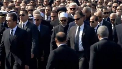 الرئيس السيسي يصل مدينة نصر لتشييع جثمان جيهان السادات 