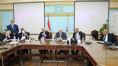 بالصور | وزير التعليم يتابع سير عمليات امتحانات الثانوية العامة من غرفة عمليات الوزارة 