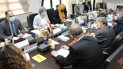 بالصور | وزيرة البيئة ومحافظ المنيا يناقشان الخطة التنفيذية لمشروع إدارة المخلفات الصلبة