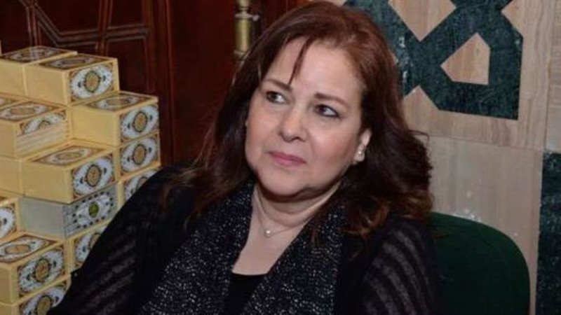 الفنانة دلال عبد