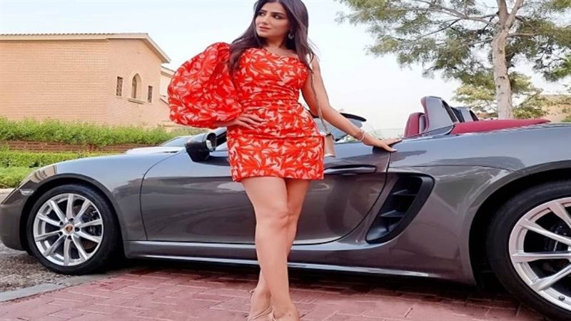 الفنانة مي عمر