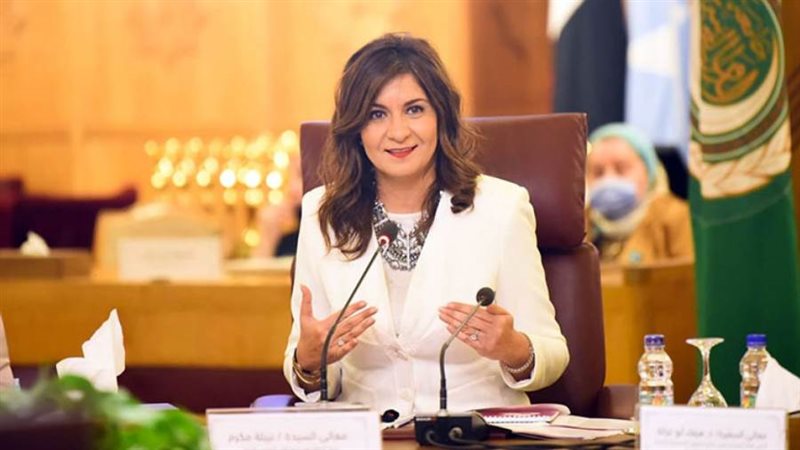 السفيرة نبيلة مكرم