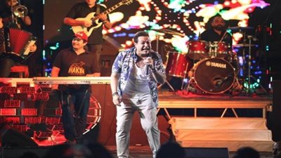 بالصور | العالمي حكيم يتألق في حفل كامل العدد بالساحل الشمالي ويبهر جمهوره بأغانيه