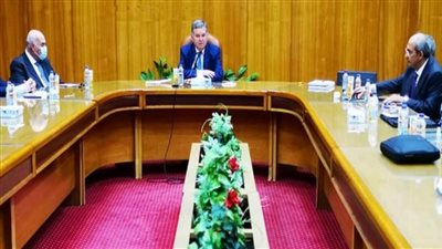 بالصور | وزير قطاع الأعمال العام: اهتمام كبير من القيادة السياسية لتطوير قطاع الغزل والنسيج