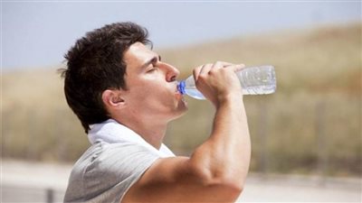 لمرضى السرطان .. شرب المياه في الزجاجة البلاستيكية يفتك بجسدك بالبطيء