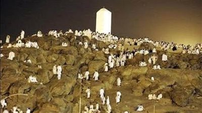جبل عرفات.. الركن الأكبر للحج.. سمى بذلك لتعارف آدم وحواء عليه