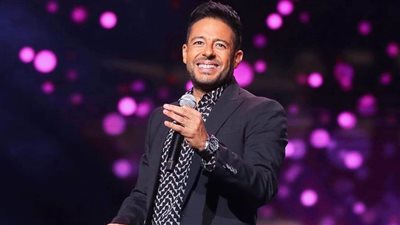 حماقي يتغزل في 