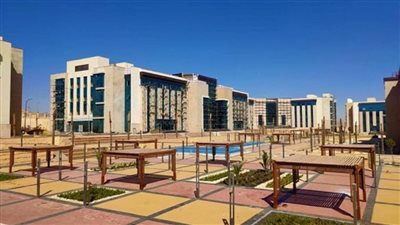 بالصور | د. خالد عبد الغفار يستعرض تقريرًا عن جامعة الجلالة