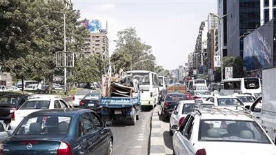 النشرة المرورية.. كثافات متحركة بمحاور القاهرة والجيزة