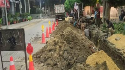 بالصور | بتكلفة 4.5 مليون جنيه.. إحلال وتجديد خط مياه الشرب بشارع النيل السياحي بالجيزة