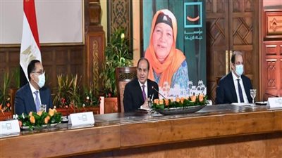 بالصور | الرئيس السيسي يجتمع مع رجال الأعمال المصريين المشاركين في 