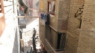 بالصور | محافظ الجيزة يعاين موقع انهيار عقار الوراق 