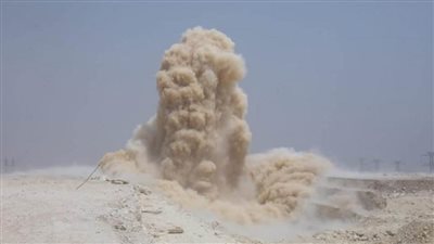 بالصور | وزير النقل يشاهد عدد من التفجيرات لإزالة الصخور المعترضة لمسار القطار الكهربائي السريع