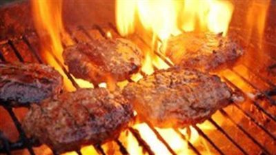 القبض على صاحب مطعم شهير في القاهرة «قدم 2 طن لحوم فاسدة للجمهور»