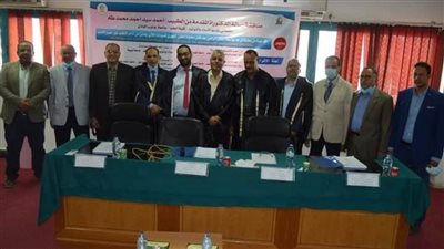 رئيس جامعة جنوب الوادي يشهد رسالة دكتوراه بقسم النساء والتوليد بطب قنا                             