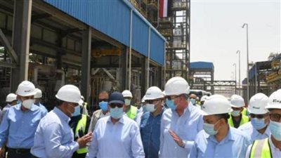 وزير البترول يتفقد سير العمل بالمنطقة الجغرافية البترولية بأسيوط 