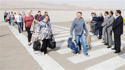 وفد إعلامي روسى رفيع المستوى يرافق أول طائرة روسية تصل مطار شرم الشيخ