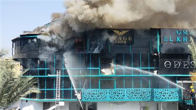 محافظ القاهرة: لا توجد إصابات فى حريق عائمة نيلية بالزمالك