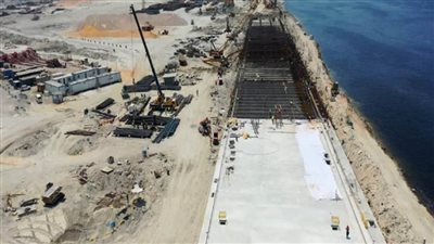 بالصور | وزير النقل يشهد توقيع عقد شراء 4 أوناش رصيف لمحطة ميناء الإسكندرية 