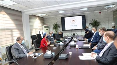 بالصور | طوارئ في 3 وزارات لبحث خطة مجابهة نوبات تلوث الهواء الحادة لعام 2021