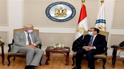 وزير البترول يبحث مع سفير هولندا تنمية التعاون