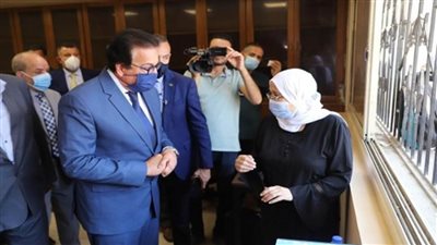 بالصور | د. خالد عبد الغفار يتفقد مكتب التنسيق الرئيسي بجامعة عين شمس