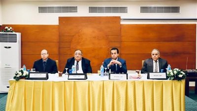 بالصور | د. خالد عبد الغفار يرأس اجتماع صندوق العاملين الإداريين بالجامعات