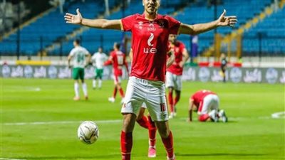 محمد شريف يفتتح التسجيل للأهلي في شباك الإسماعيلي