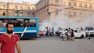 اشتعال النيران في سيارة شرطة بميدان الإسعاف 