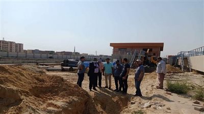 بالصور | توريد وتركيب المهمات الكهربائية بمحطة الصرف الرئيسية بـ