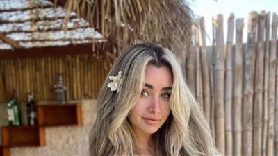 هنا الزاهد تتألق بإطلالة ساحرة في أحدث جلسة تصوير لها