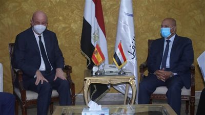 السفير الإسباني بالقاهرة يشيد بإنجازات الرئيس السيسي في قطاع النقل