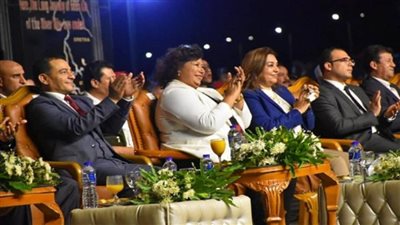 بالصور | وزيرة الثقافة ومحافظ دمياط مع 5000 مشاهد في صيف بلدنا برأس البر  