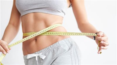 تعرف على الفرق بين شفط الدهون و شد البطن.. طبيب يُجيب