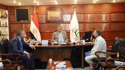 بالصور | سعفان يبحث مع رئيس الجالية المصرية بفرنسا سبل توفير الرعاية التأمينية للعمالة