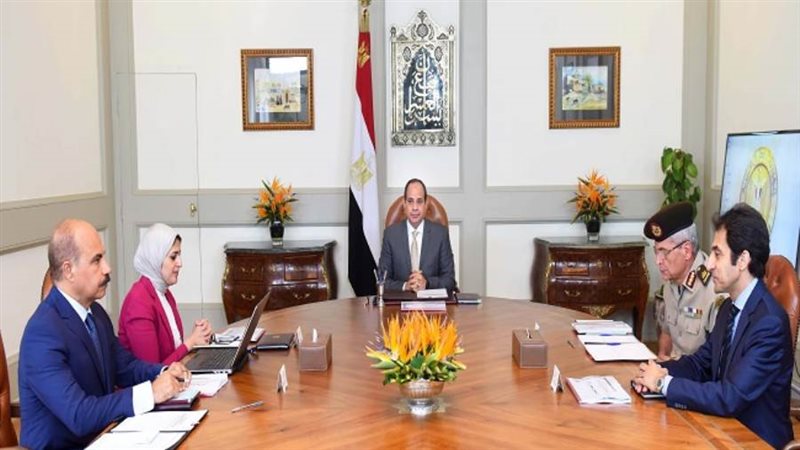 الرئيس لسيسي مع وزيرة