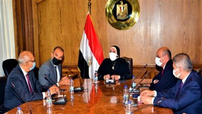 بالصور | وزيرة التجارة: جذب الشركات العالمية لتوطين صناعة السيارات بمصر 