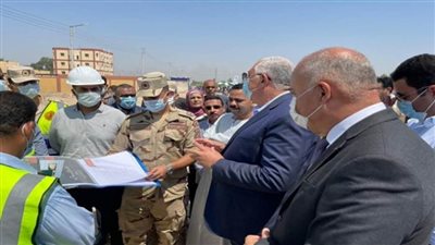 وزير الزراعة ومحافظ قنا يتفقدان مركز الخدمات الزراعية بالمراشدة 