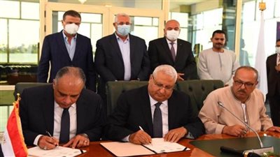 بالصور | وزير الزراعة ومحافظ قنا ورئيس البنك الزراعي يشهدون توقيع بروتوكول تعاون لتطبيق أنظمة الري الحديث 