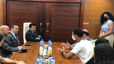 بالصور | وزير الرياضة يلتقي شباب فريق التطوير بنادي النادي بالعاصمة الإدارية