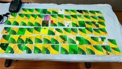 القبض على شخصين بحوزتهما 135 بطاقة تموين للاستيلاء على الحصص التموينية بالبساتين