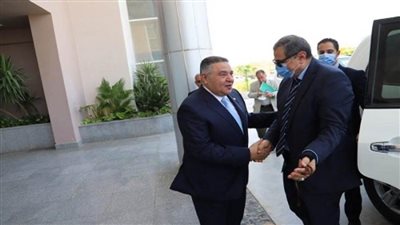 بالصور | سيارات متنقلة لشباب 