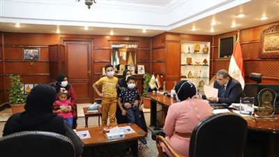 بالصور | سعفان: الدولة تعمل على دعم العمالة غير المنتظمة لتحقيق حياة كريمة لهم