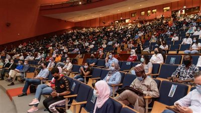 صور| 10 معلومات عن عودة الدراسة وجها لوجه بالجامعة الأمريكية بالقاهرة