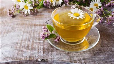 يحسن عملية الهضم وجودة النوم.. فوائد سحرية لـ«شاي البابونج»