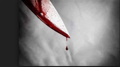 بعد توبيخه لسبه الجالسين.. عاطل يطعن مدرس حتي خرجت 