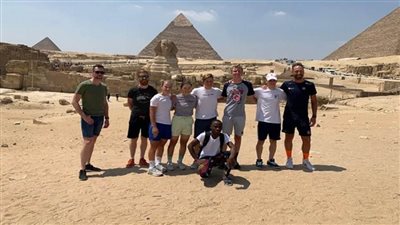 بالصور | أهرامات الجيزة تستقبل حكام ولاعبي بطولة العالم للناشئين لدراجات المضمار