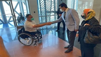 بالصور | وزير الرياضة يستقبل البعثة المصرية البارالمبية بمطار القاهرة